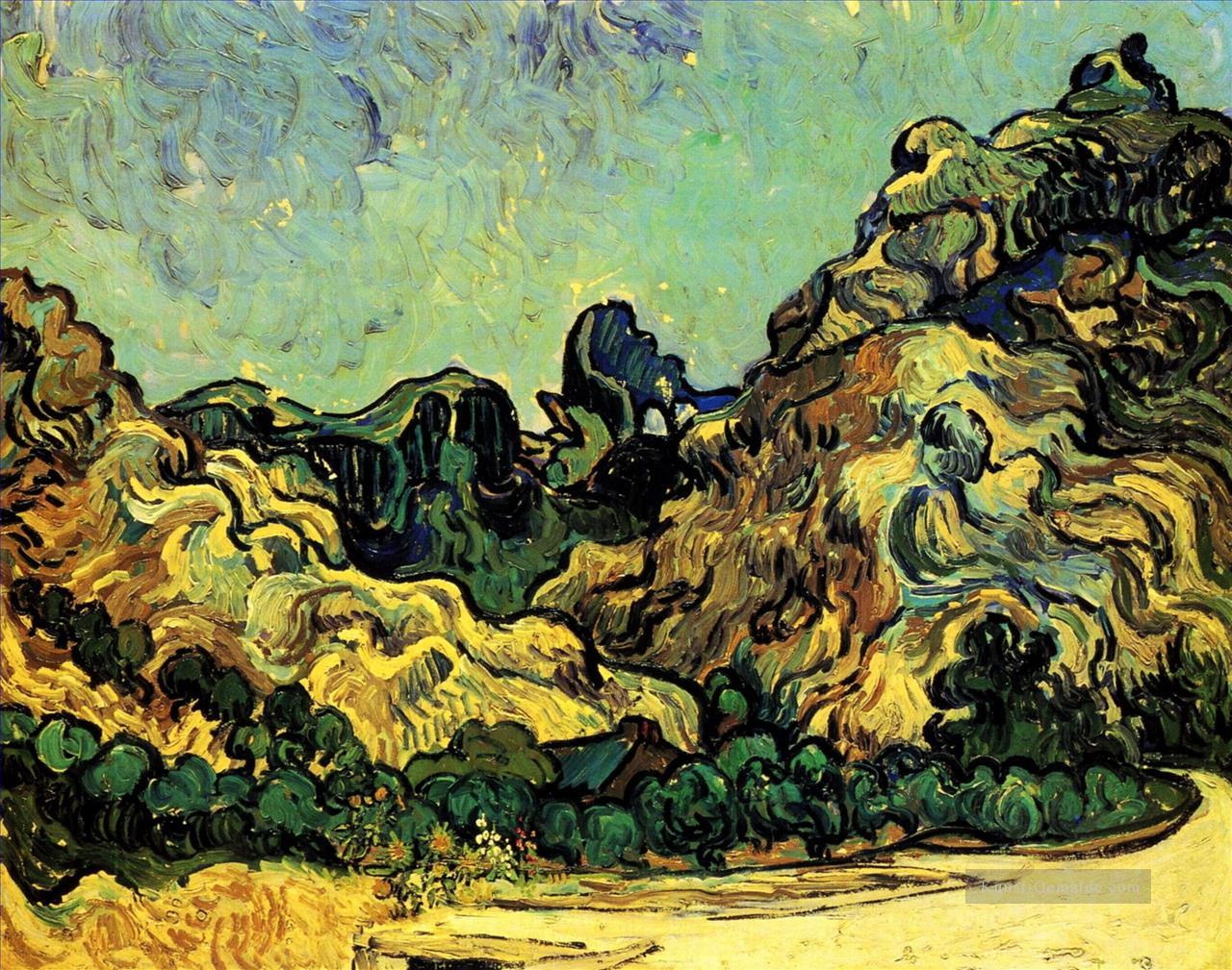 Berge bei Saint Remy mit dunklem Häuschen Vincent van Gogh Ölgemälde